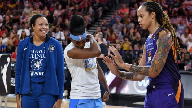 griner_scared_of_deshields_as_collier_smiles.jpg